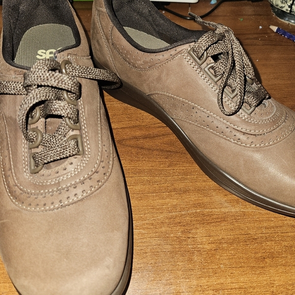 SAS Womans Walk Easy Brown Oxford Shoes Size 9 - Picture 3 of 9